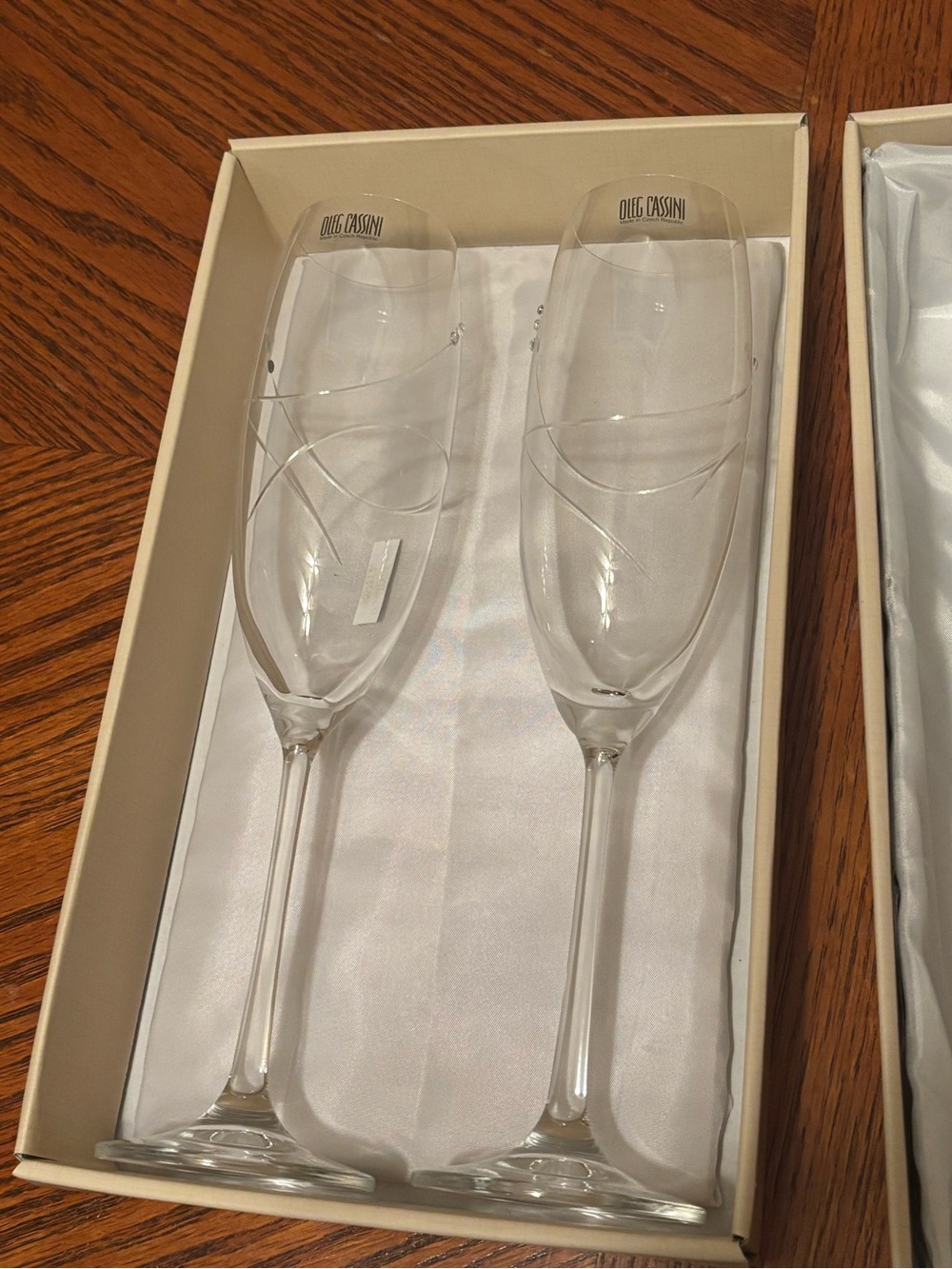 Oleg Cassini Clear Etched Champagne Flutes (Pair)